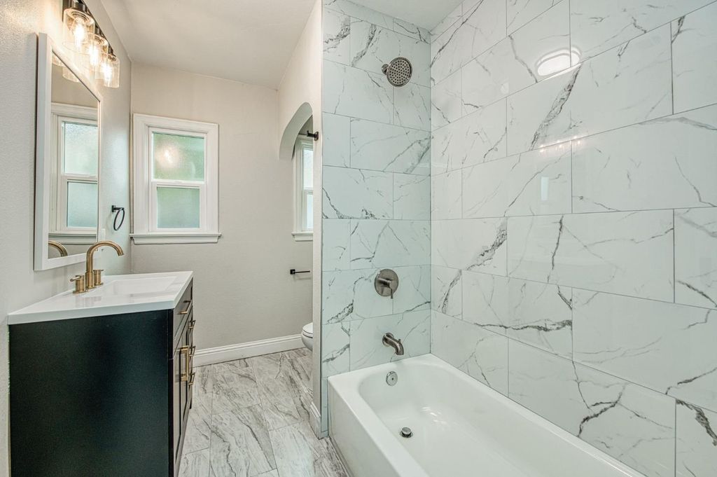 Image 21 of property listing at 4345 E Iowa Avenue, Fresno, CA 93702