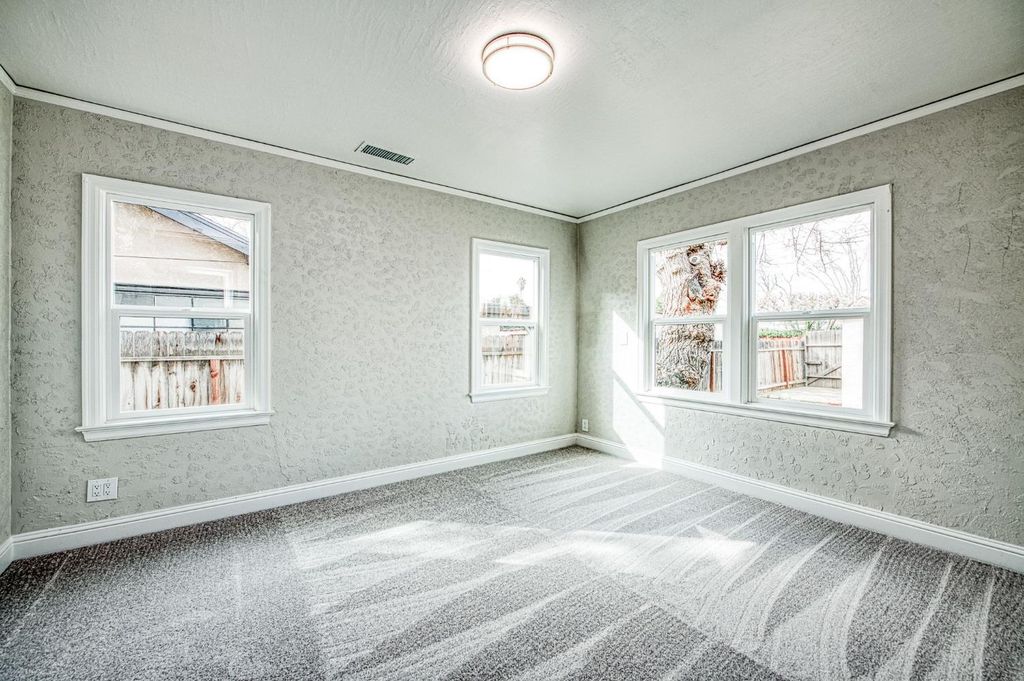 Image 23 of property listing at 4345 E Iowa Avenue, Fresno, CA 93702