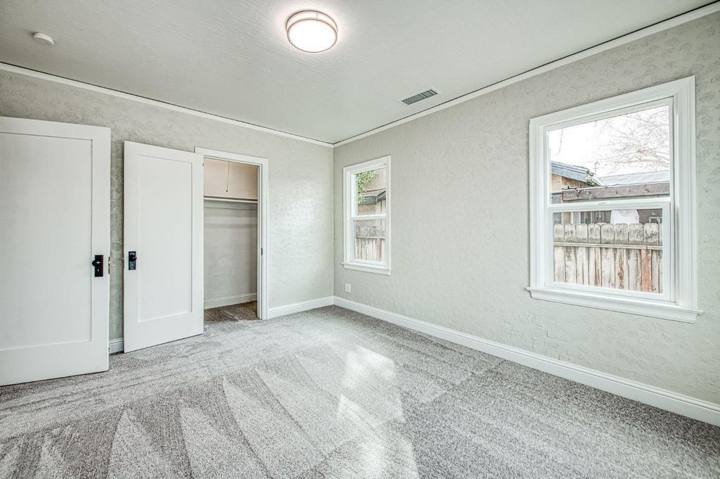 Image 24 of property listing at 4345 E Iowa Avenue, Fresno, CA 93702