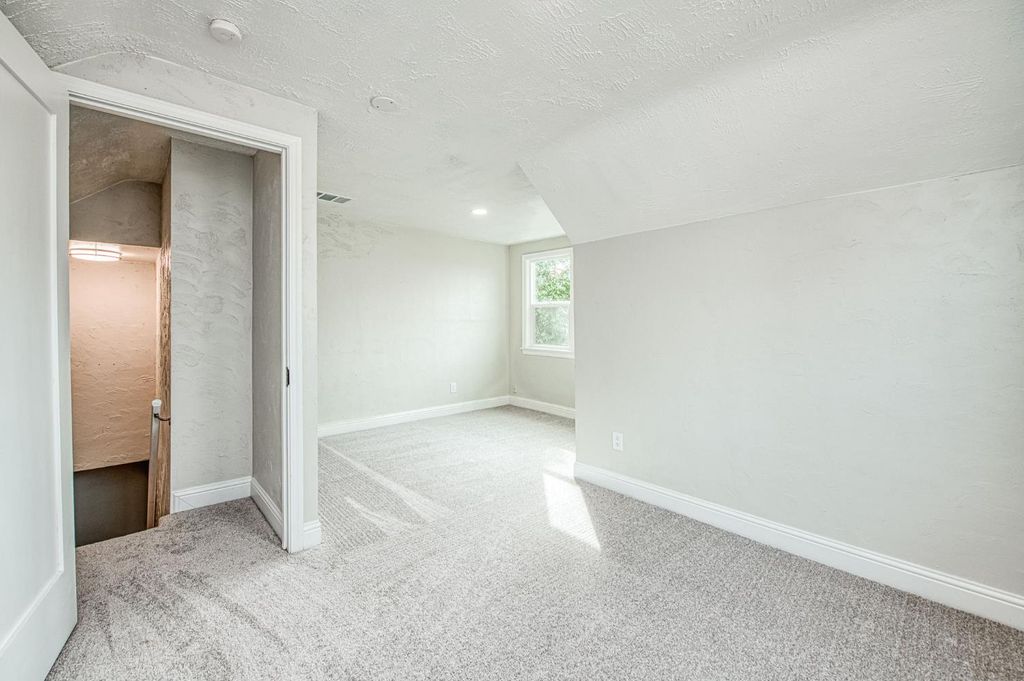 Image 28 of property listing at 4345 E Iowa Avenue, Fresno, CA 93702