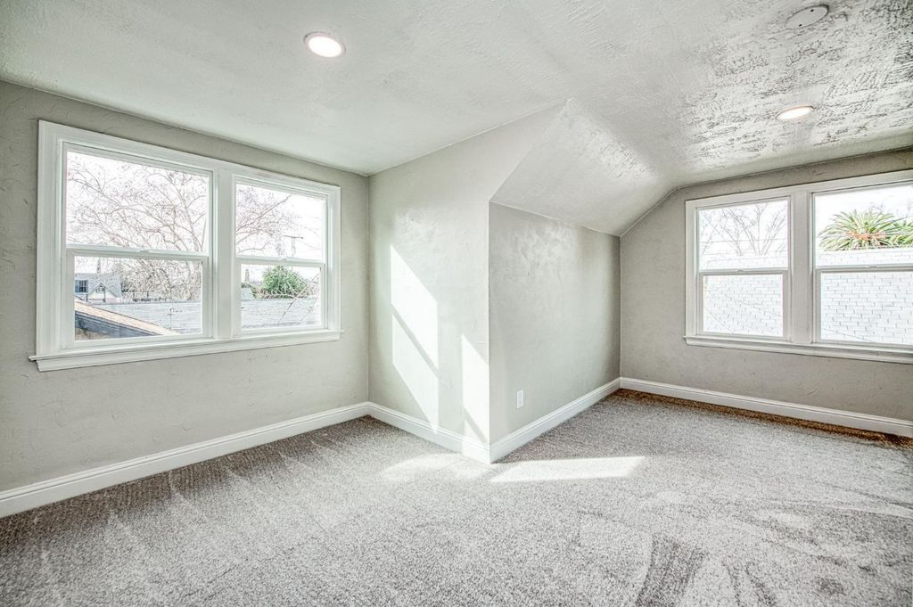 Image 30 of property listing at 4345 E Iowa Avenue, Fresno, CA 93702