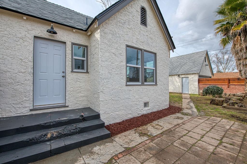 Image 31 of property listing at 4345 E Iowa Avenue, Fresno, CA 93702