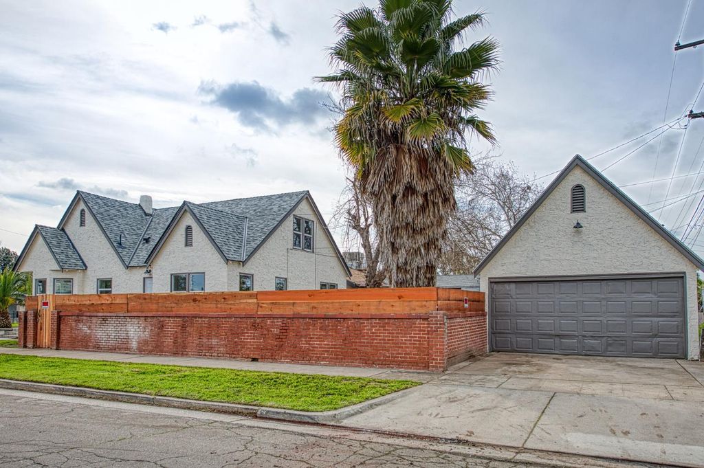 Image 6 of property listing at 4345 E Iowa Avenue, Fresno, CA 93702