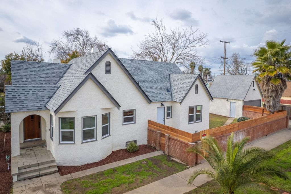 Image 7 of property listing at 4345 E Iowa Avenue, Fresno, CA 93702