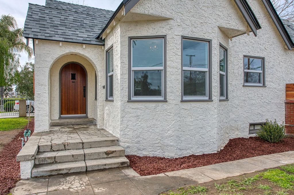 Image 8 of property listing at 4345 E Iowa Avenue, Fresno, CA 93702