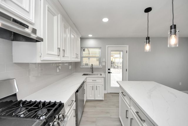 9238 Klondike Street, Houston, TX 77075