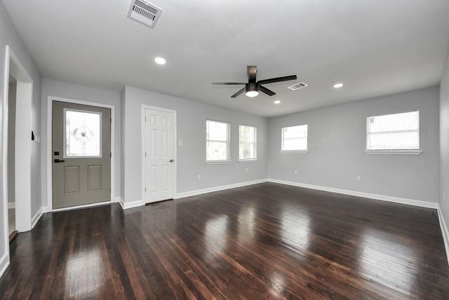 9238 Klondike Street, Houston, TX 77075