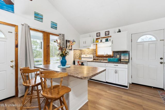 4254 1st Avenue, Bay Saint Louis, MS 39520