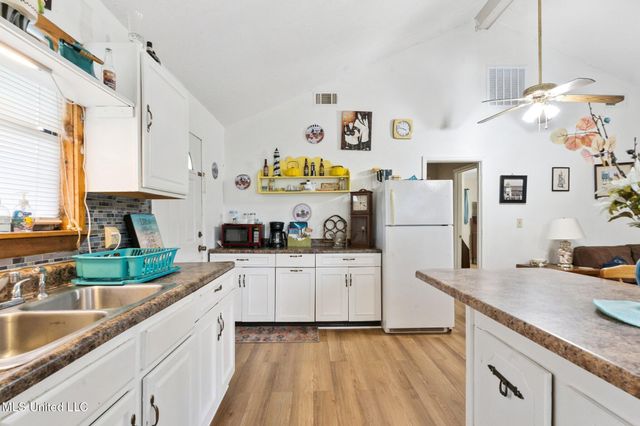 4254 1st Avenue, Bay Saint Louis, MS 39520