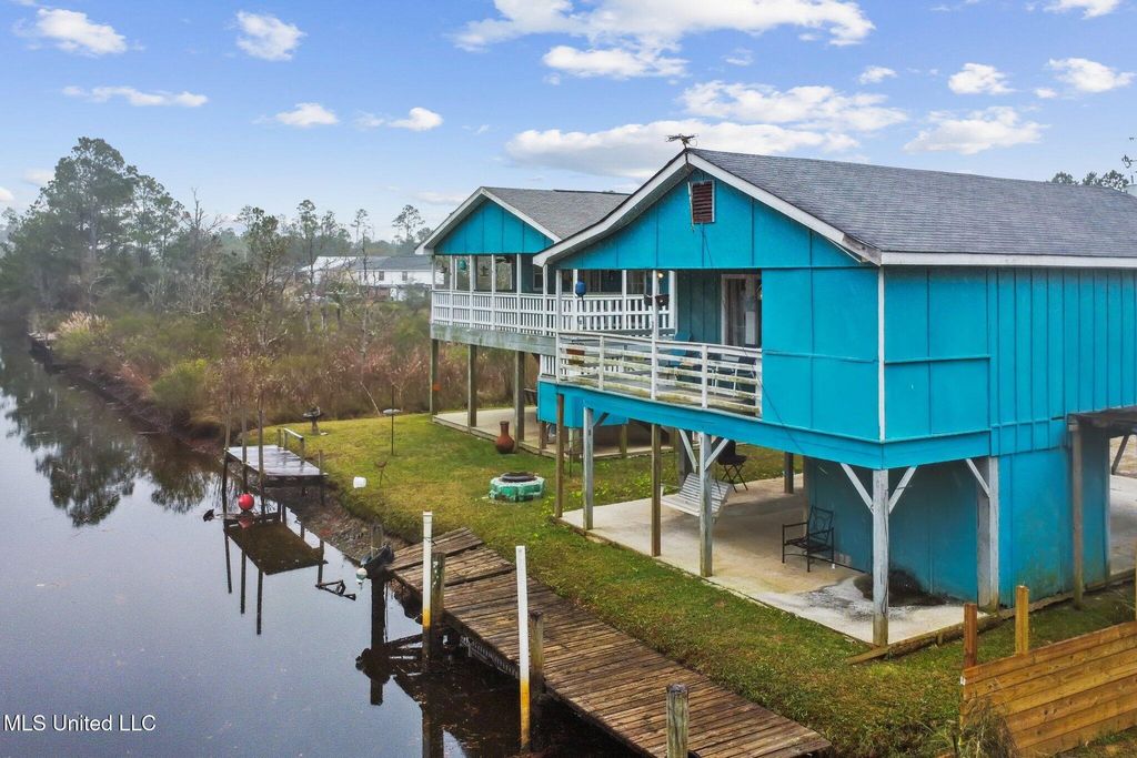 4254 1st Avenue, Bay Saint Louis, MS 39520