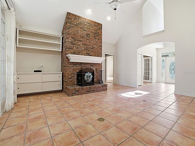 592 CRESCENT STREET, Umatilla, FL 32784