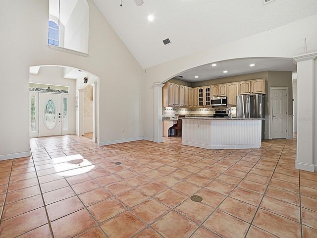 592 CRESCENT STREET, Umatilla, FL 32784