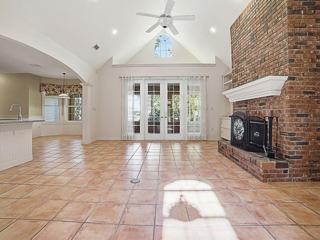 592 CRESCENT STREET, Umatilla, FL 32784