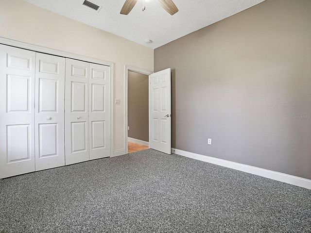 592 CRESCENT STREET, Umatilla, FL 32784