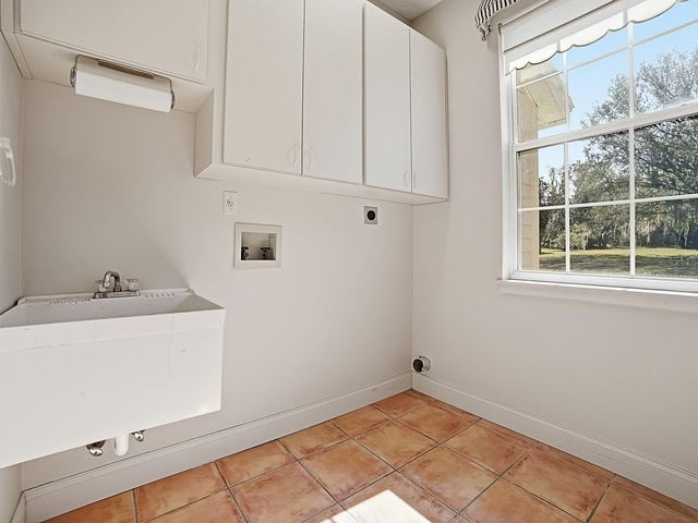 592 CRESCENT STREET, Umatilla, FL 32784