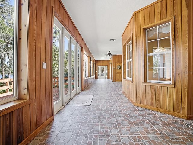 592 CRESCENT STREET, Umatilla, FL 32784