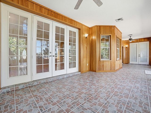 592 CRESCENT STREET, Umatilla, FL 32784