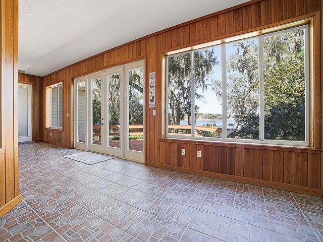 592 CRESCENT STREET, Umatilla, FL 32784