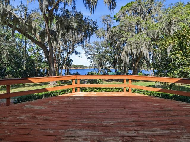 592 CRESCENT STREET, Umatilla, FL 32784