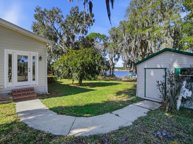592 CRESCENT STREET, Umatilla, FL 32784