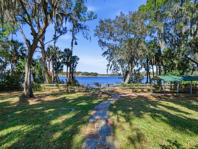592 CRESCENT STREET, Umatilla, FL 32784