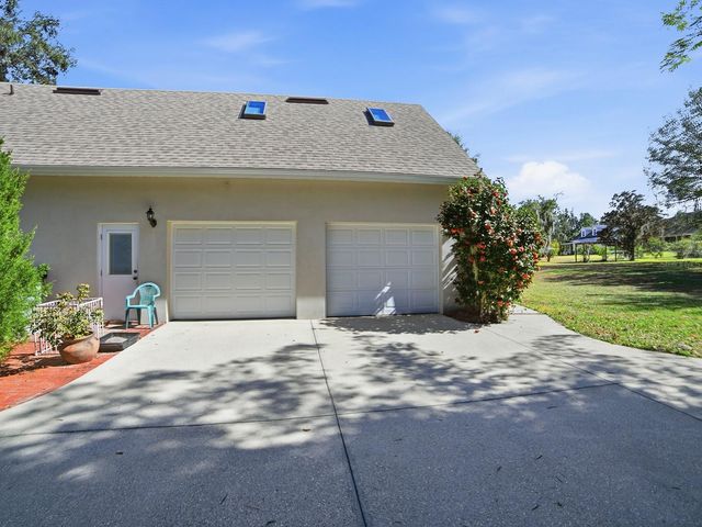 592 CRESCENT STREET, Umatilla, FL 32784