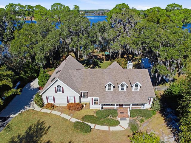 592 CRESCENT STREET, Umatilla, FL 32784