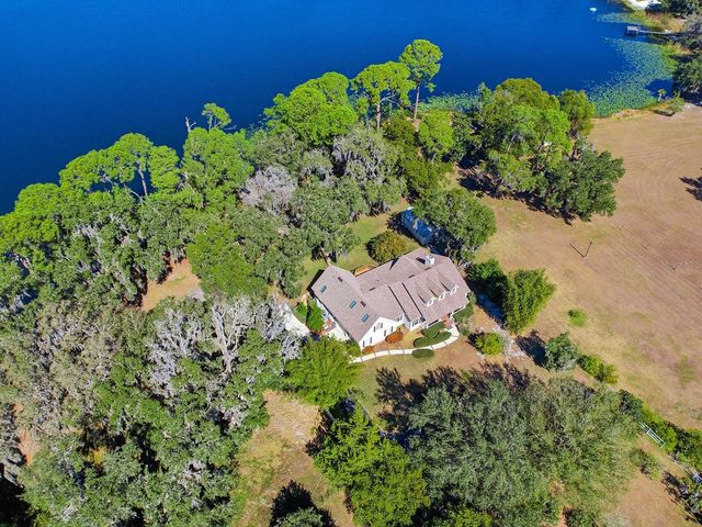 592 CRESCENT STREET, Umatilla, FL 32784