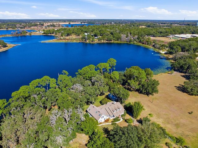 592 CRESCENT STREET, Umatilla, FL 32784