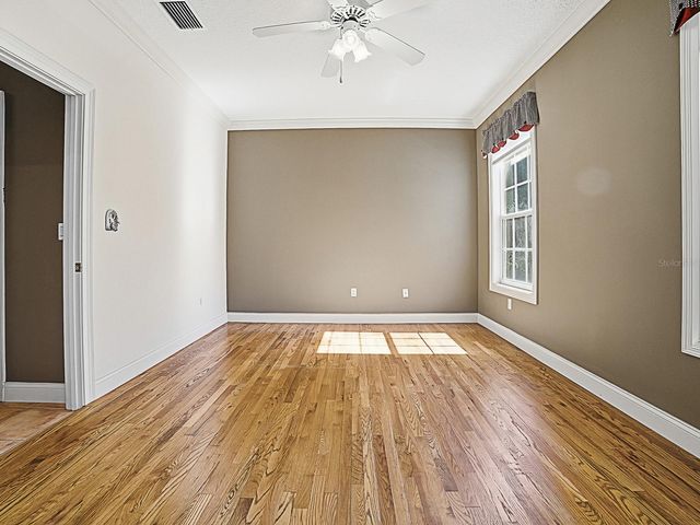 592 CRESCENT STREET, Umatilla, FL 32784