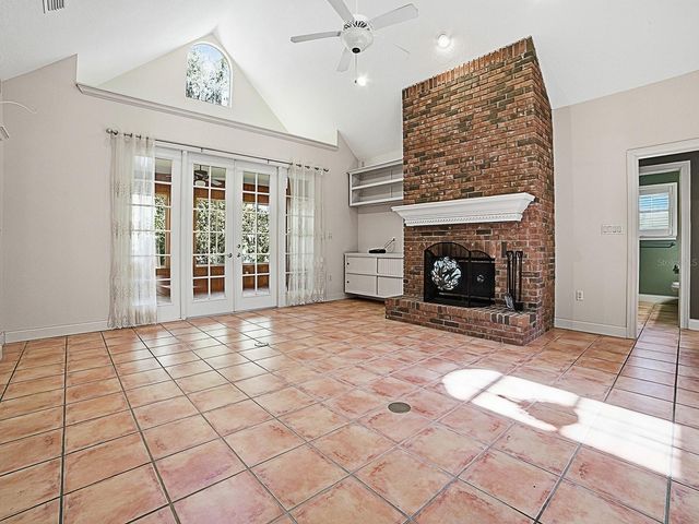 592 CRESCENT STREET, Umatilla, FL 32784