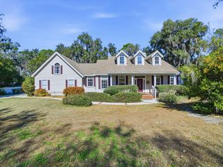 592 CRESCENT STREET, Umatilla, FL 32784