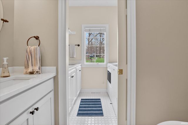 11781 Old Oak Drive, Granger, IN 46530