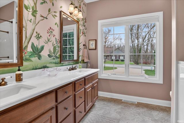 11781 Old Oak Drive, Granger, IN 46530