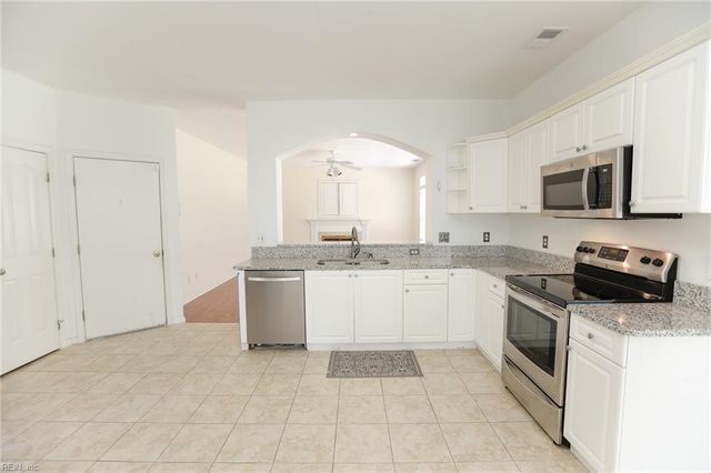 1813 Laurel Oak LN, Virginia Beach, VA 23453