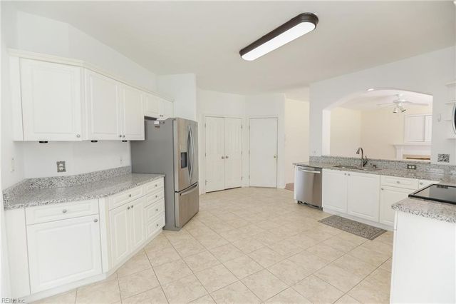 1813 Laurel Oak LN, Virginia Beach, VA 23453