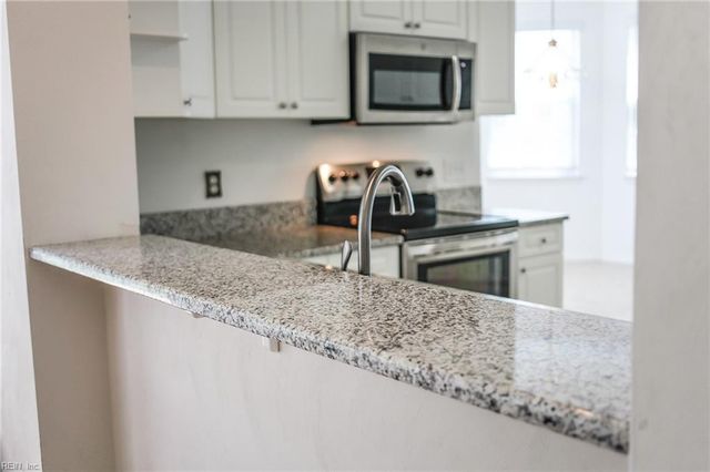 1813 Laurel Oak LN, Virginia Beach, VA 23453