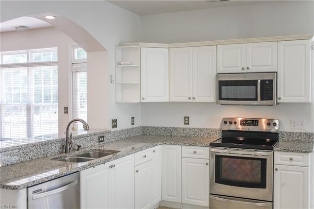 1813 Laurel Oak LN, Virginia Beach, VA 23453