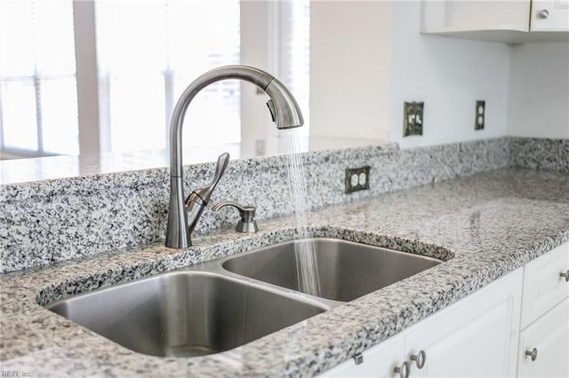 1813 Laurel Oak LN, Virginia Beach, VA 23453