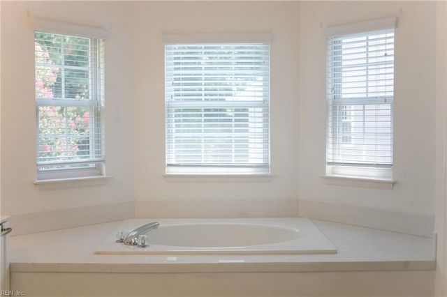 1813 Laurel Oak LN, Virginia Beach, VA 23453