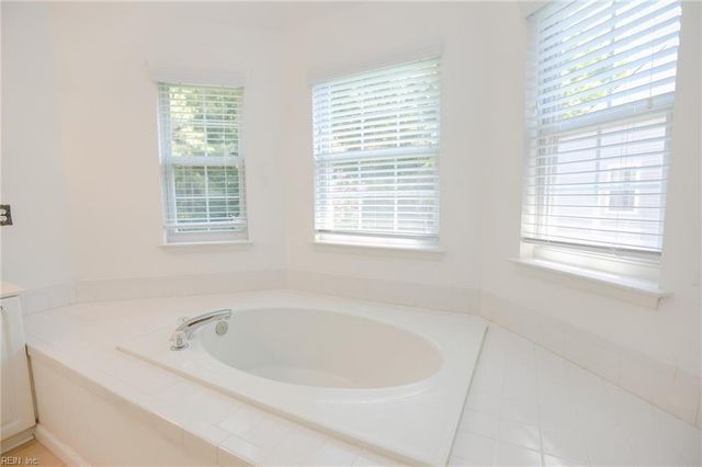 1813 Laurel Oak LN, Virginia Beach, VA 23453