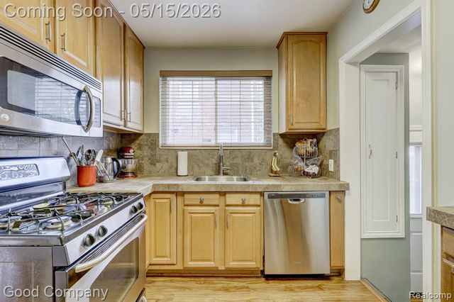 430 S Edison Avenue, Royal Oak, MI 48067