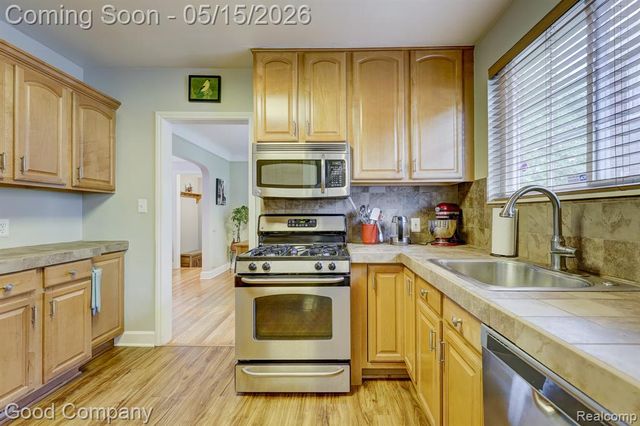 430 S Edison Avenue, Royal Oak, MI 48067