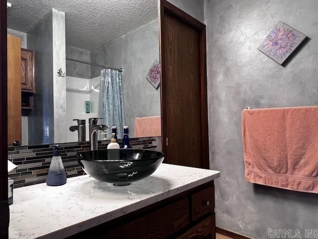 2 Balenciaga Way, Hot Springs Village, AR 71909