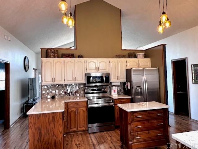 2 Balenciaga Way, Hot Springs Village, AR 71909