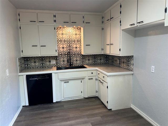 3912 SE 10th Place, Del City, OK 73115