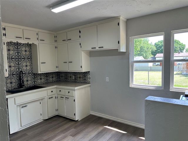 3912 SE 10th Place, Del City, OK 73115