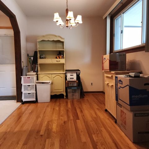 4605 W 84th Place, Chicago, IL 60652