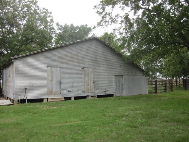 3671 W Fm 1093 Road, Wallis, TX 77485