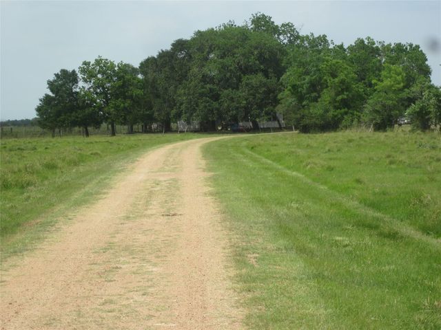 3671 W Fm 1093 Road, Wallis, TX 77485